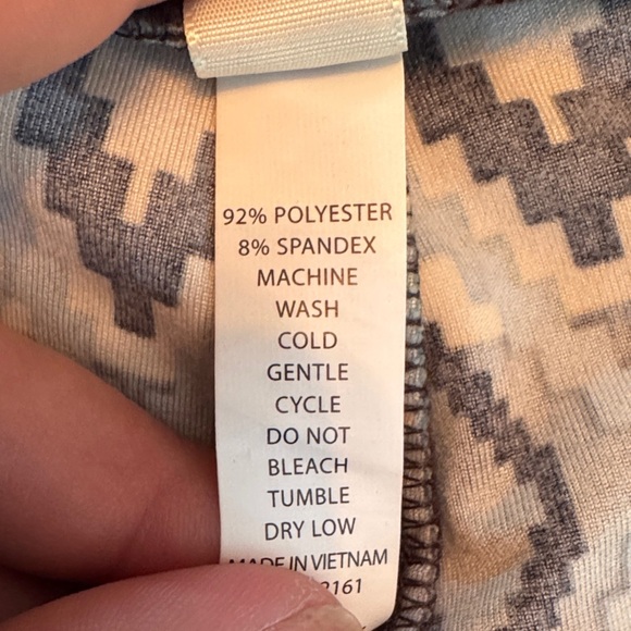 LuLaRoe Women's Leggings with Multicolor Diamond Pattern - Picture 5 of 6